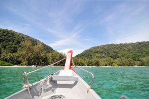 Boat heading to beach